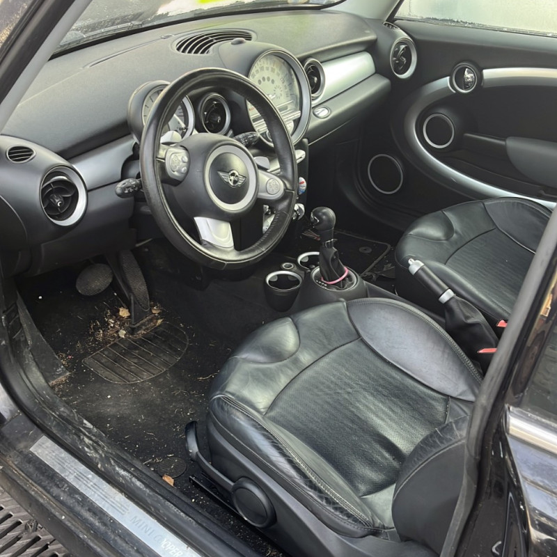 MINI MINI 2 R55 CLUBMAN PHASE 1 BREAK 1.6D - 16V TURBO COOPER D Photo n°5