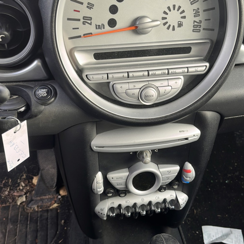 MINI MINI 2 R55 CLUBMAN PHASE 1 BREAK 1.6D - 16V TURBO COOPER D Photo n°9