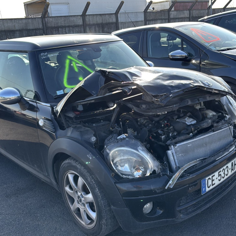 MINI MINI 2 R55 CLUBMAN PHASE 1 BREAK 1.6D - 16V TURBO COOPER D Photo n°12