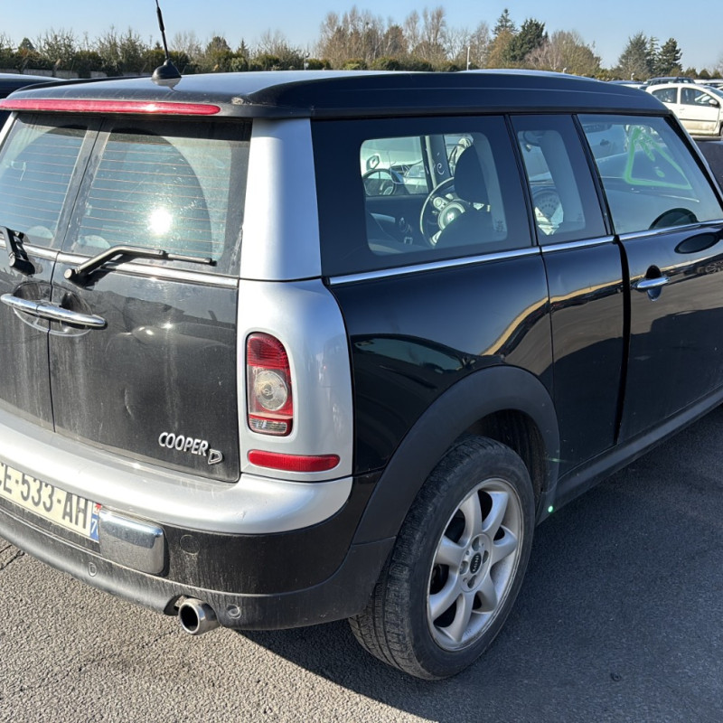 MINI MINI 2 R55 CLUBMAN PHASE 1 BREAK 1.6D - 16V TURBO COOPER D Photo n°13