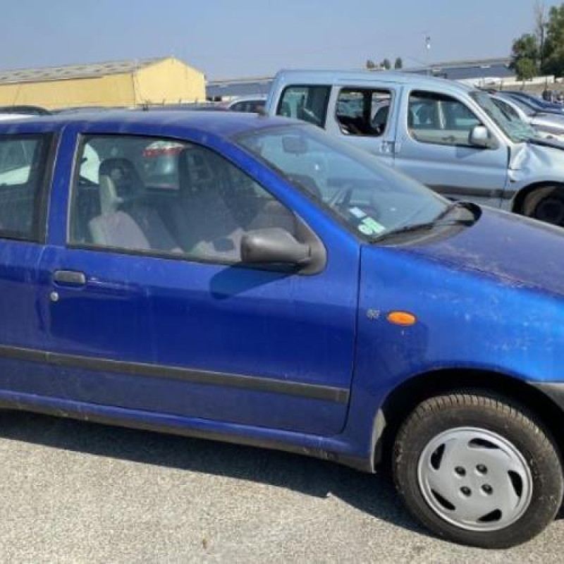 Porte avant droit FIAT PUNTO 1 Photo n°16