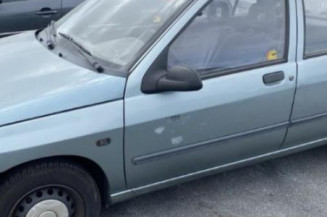 Pivot de moyeu avant gauche RENAULT CLIO 1