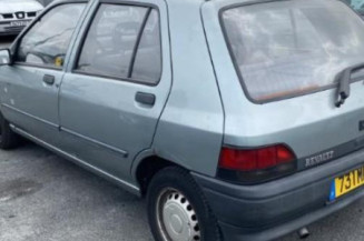 Pivot de moyeu avant gauche RENAULT CLIO 1