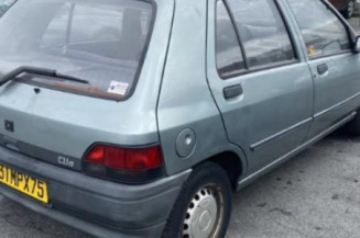 Pivot de moyeu avant gauche RENAULT CLIO 1