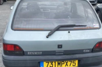 Pivot de moyeu avant gauche RENAULT CLIO 1