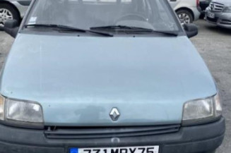 Pivot de moyeu avant gauche RENAULT CLIO 1
