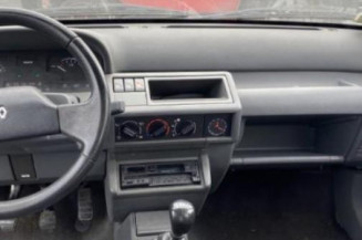Pivot de moyeu avant gauche RENAULT CLIO 1