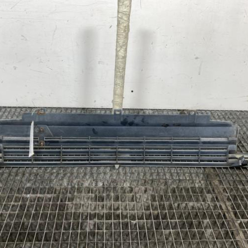 Calandre RENAULT SUPER 5 Photo n°4