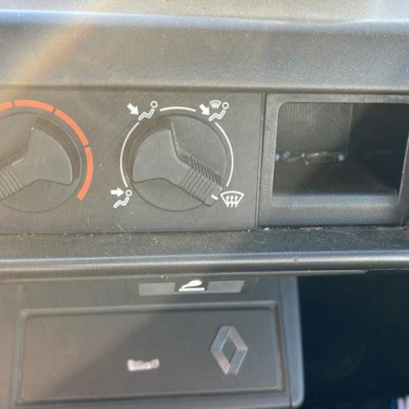 Calandre RENAULT SUPER 5 Photo n°11