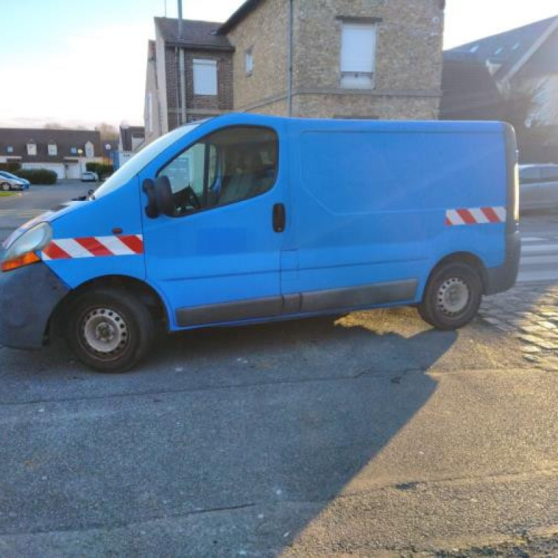 Crosse arriere droit RENAULT TRAFIC 2 Photo n°5