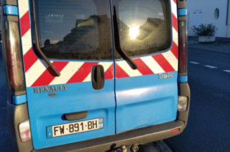 Crosse arriere droit RENAULT TRAFIC 2