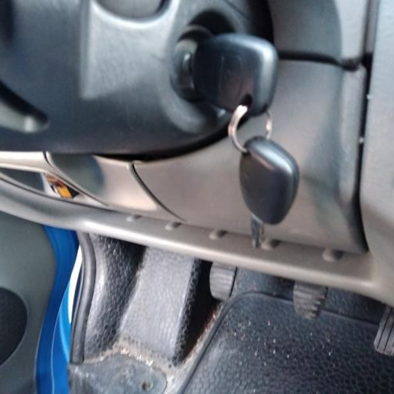 Crosse arriere droit RENAULT TRAFIC 2 Photo n°9
