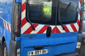 Crosse arriere droit RENAULT TRAFIC 2