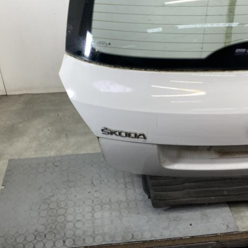 Malle/Hayon arriere SKODA FABIA 2 Photo n°5