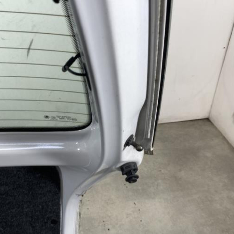 Malle/Hayon arriere SKODA FABIA 2 Photo n°8