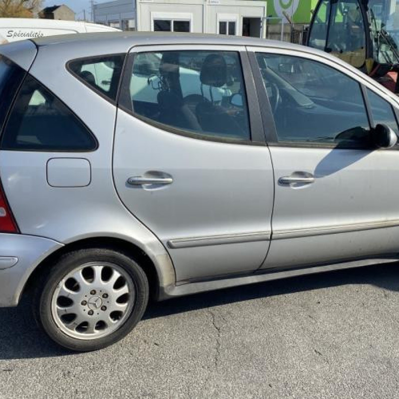 Pare choc avant MERCEDES CLASSE A 168 Photo n°13
