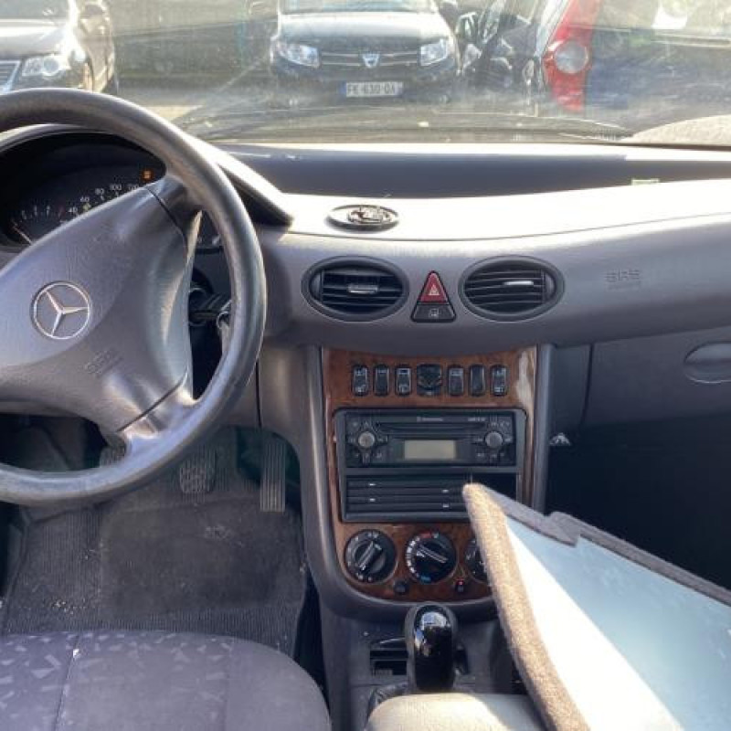 Pare choc avant MERCEDES CLASSE A 168 Photo n°19