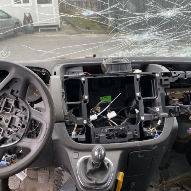 Face avant RENAULT TRAFIC 3 COURT Photo n°16