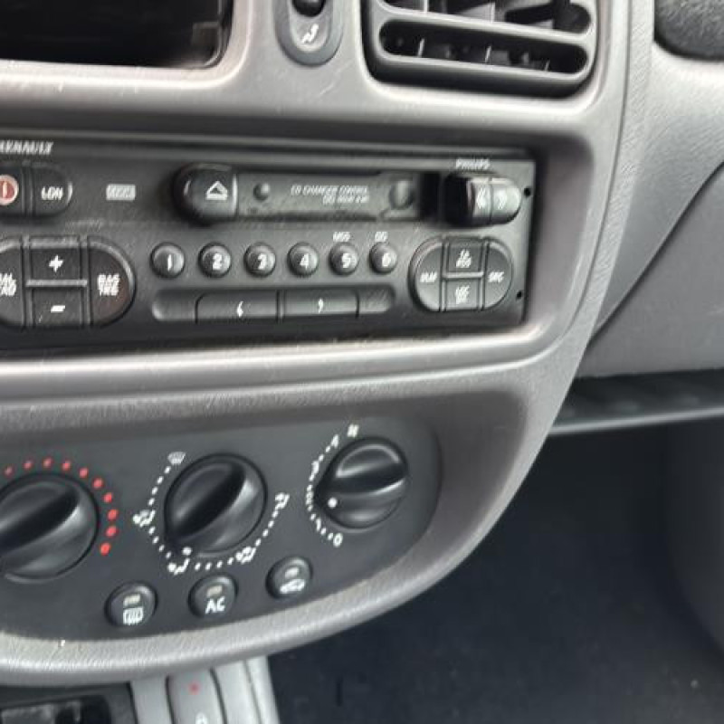 Moteur RENAULT CLIO 2 Photo n°19