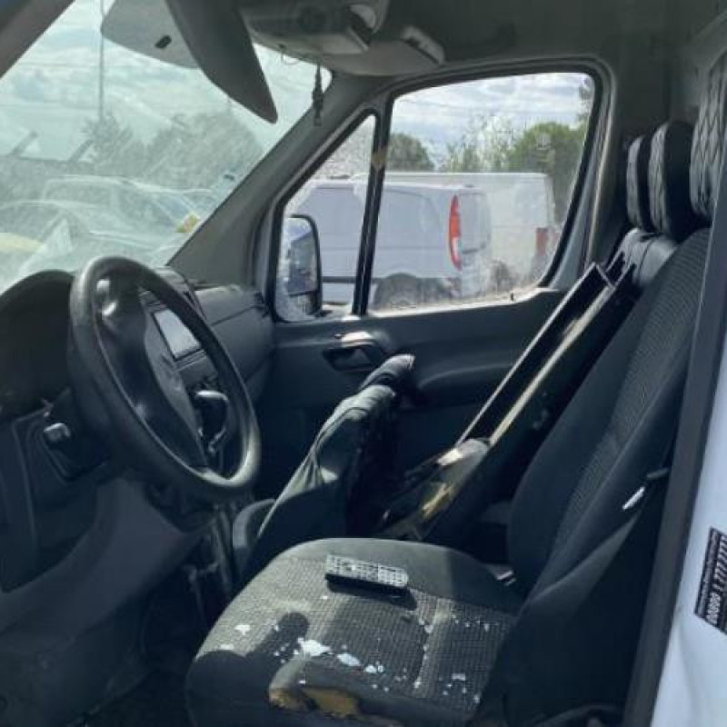 Porte avant droit MERCEDES SPRINTER 2 Photo n°16
