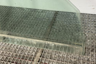 Vitre avant droit PEUGEOT 106