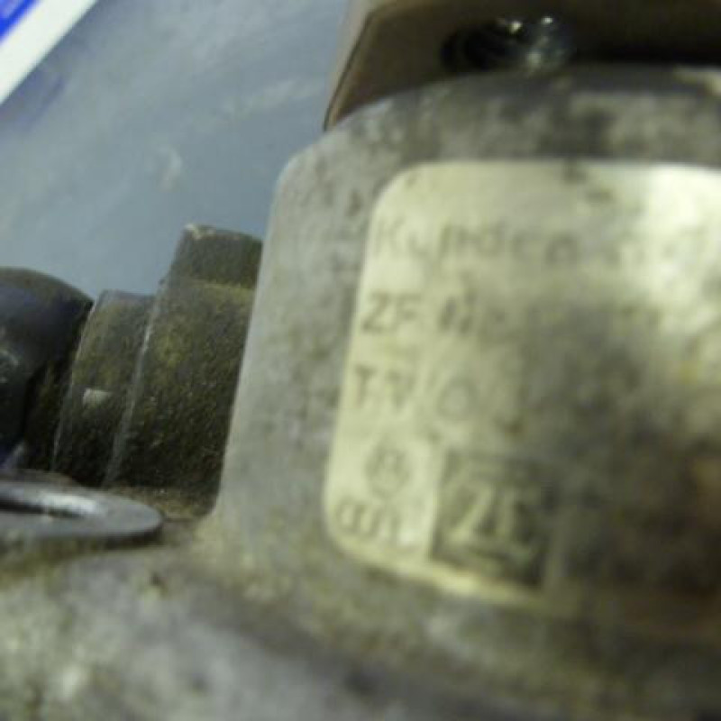 Pompe de direction VOLKSWAGEN POLO 3 Photo n°2