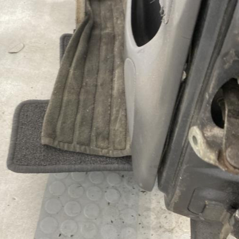 Porte avant gauche FORD FIESTA 4 Photo n°5