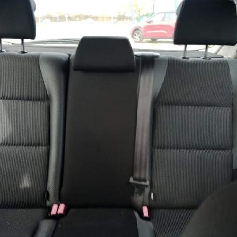 Attache ceinture avant droit PEUGEOT 207 Photo n°7