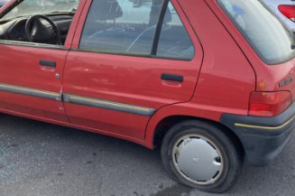 Poignee interieur avant gauche PEUGEOT 106