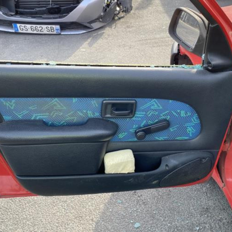 Poignee interieur avant gauche PEUGEOT 106 Photo n°9