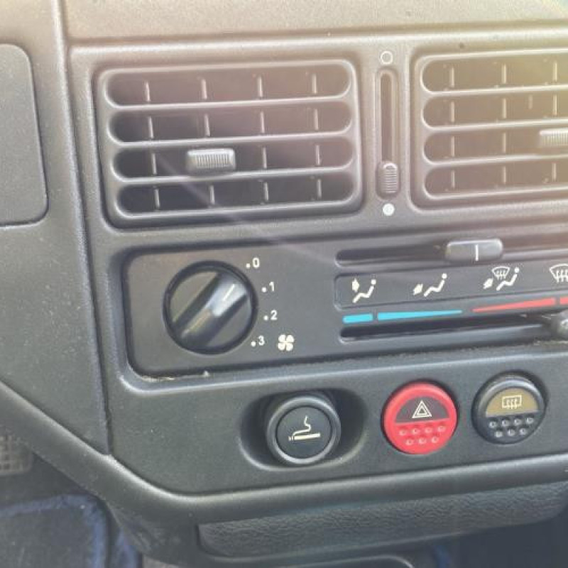 Poignee interieur avant gauche PEUGEOT 106 Photo n°14