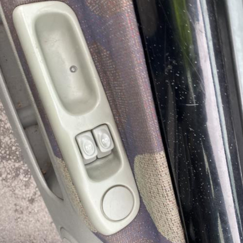 Bouton de warning RENAULT TWINGO 1 Photo n°20