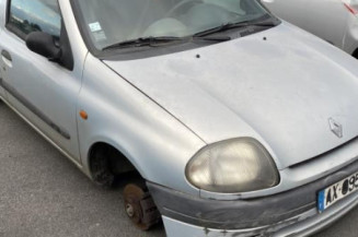 Attache ceinture arriere gauche RENAULT CLIO 2