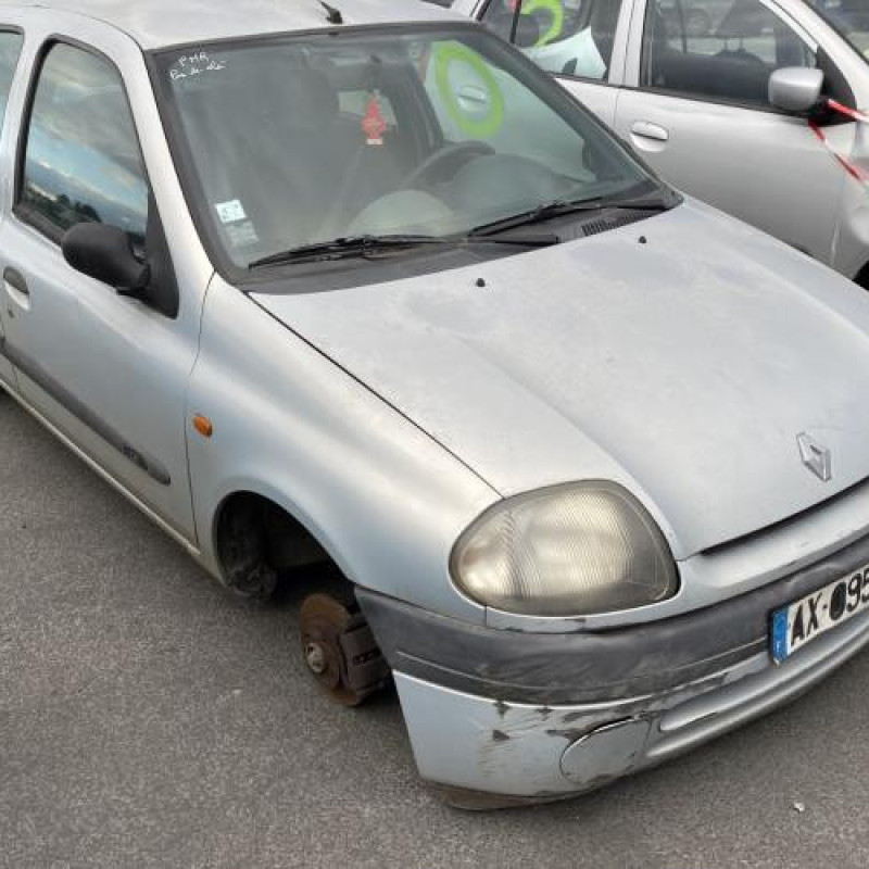 Attache ceinture arriere gauche RENAULT CLIO 2 Photo n°2