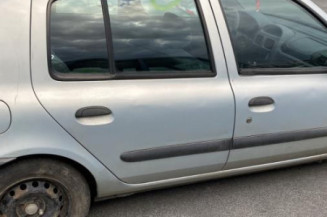 Attache ceinture arriere gauche RENAULT CLIO 2