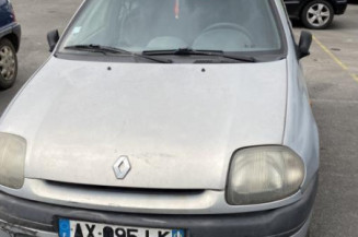 Attache ceinture arriere gauche RENAULT CLIO 2