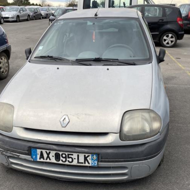 Attache ceinture arriere gauche RENAULT CLIO 2 Photo n°8