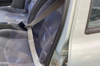 Attache ceinture arriere gauche RENAULT CLIO 2
