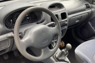 Attache ceinture arriere gauche RENAULT CLIO 2