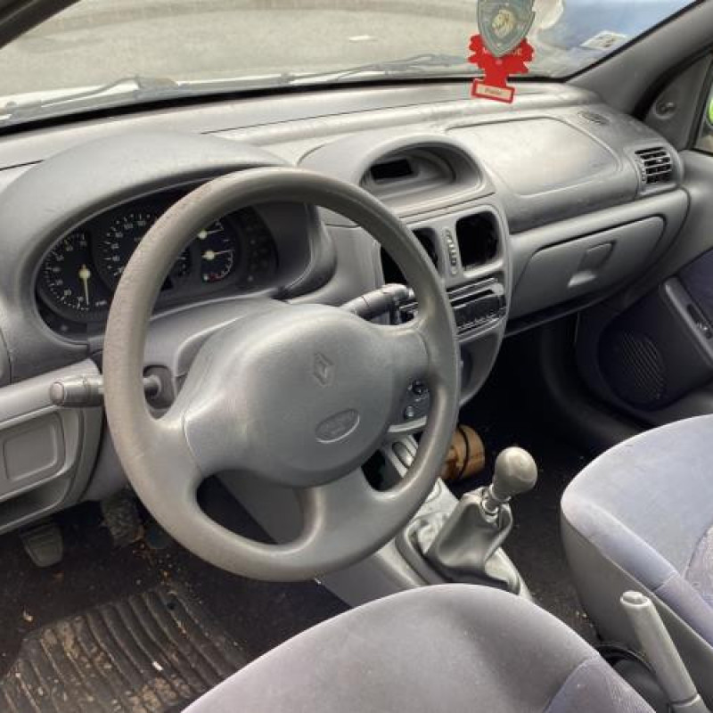 Attache ceinture arriere gauche RENAULT CLIO 2 Photo n°11