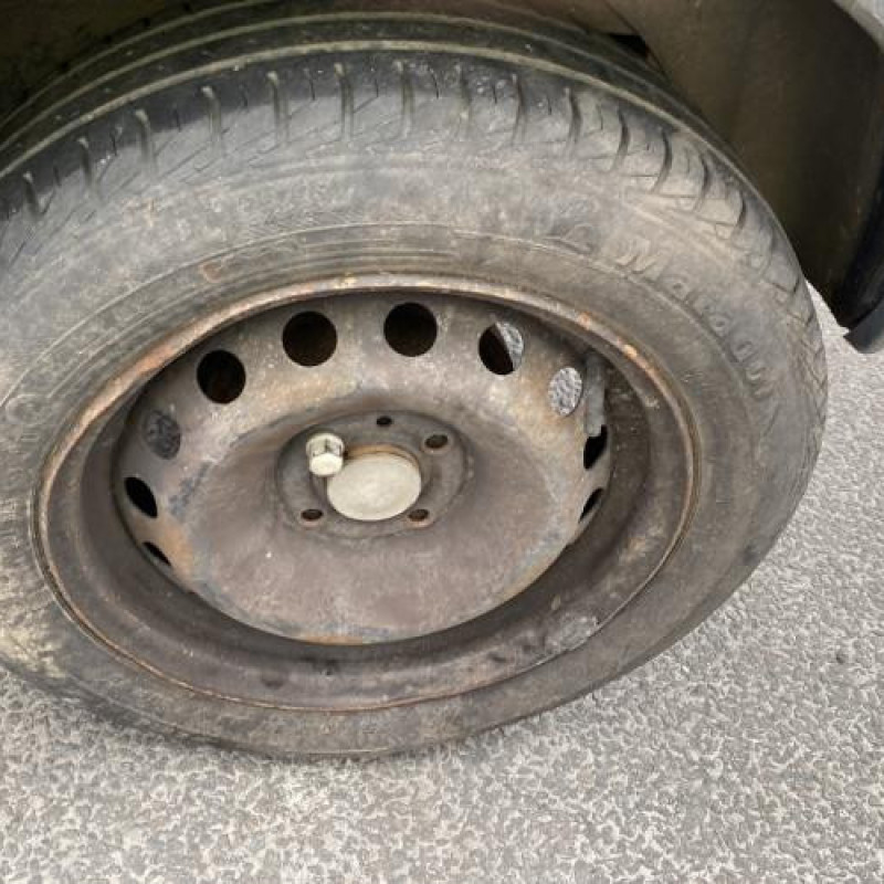 Attache ceinture arriere gauche RENAULT CLIO 2 Photo n°13