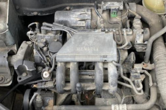 Attache ceinture arriere gauche RENAULT CLIO 2