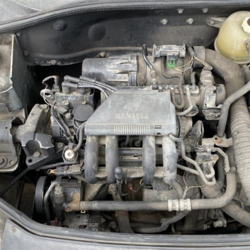 Attache ceinture arriere gauche RENAULT CLIO 2 Photo n°14