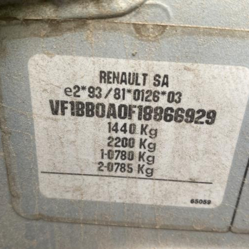 Attache ceinture arriere gauche RENAULT CLIO 2 Photo n°15