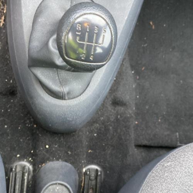 Verin de coffre RENAULT CLIO 2 Photo n°18