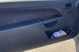 Serrure avant droit FORD FIESTA 5
