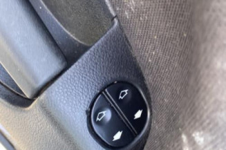 Serrure avant droit FORD FIESTA 5