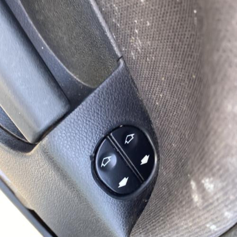 Serrure avant droit FORD FIESTA 5 Photo n°17