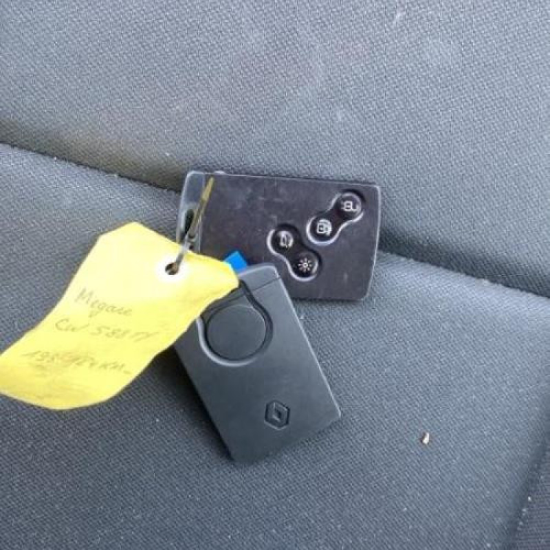 Attache ceinture avant gauche RENAULT MEGANE 3 Photo n°13