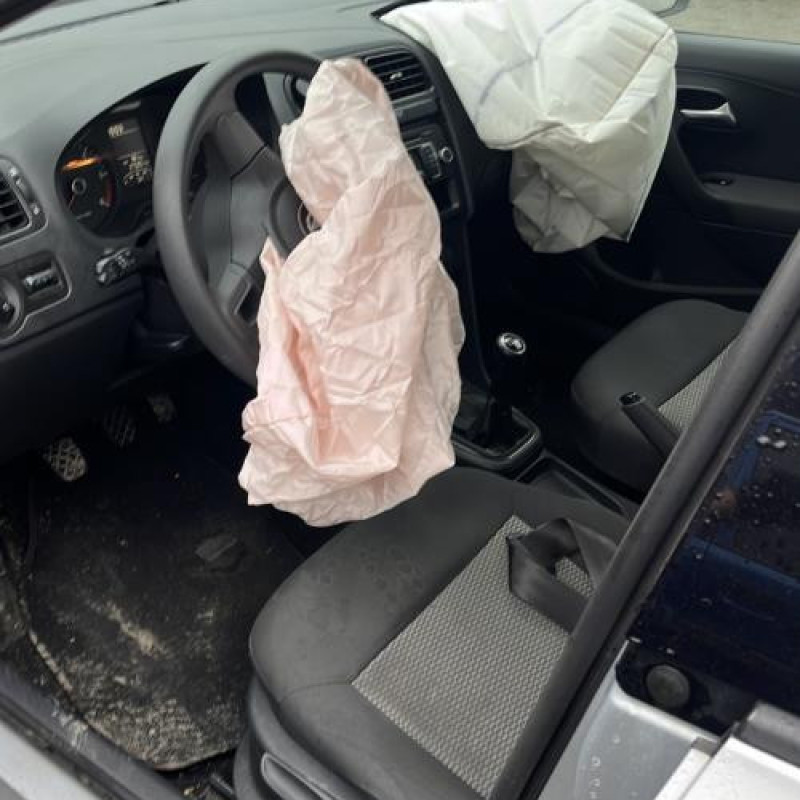 Actionneur verrou trappe d'essence VOLKSWAGEN POLO 5 Photo n°7